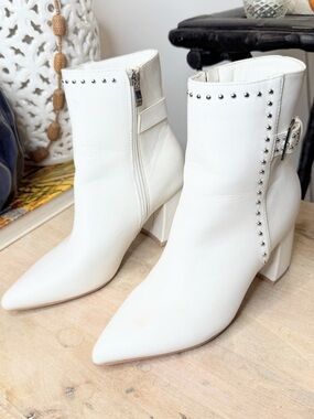 Olivia & Kate White Ankle Boots Size 6 Studded Block Heel Pointed Toe